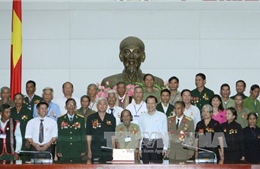 Đồng chí Vũ Văn Ninh tiếp Đoàn đại biểu người có công tỉnh Kon Tum